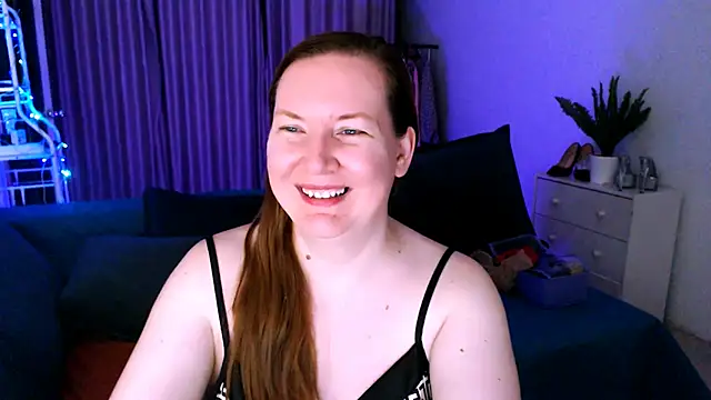 Snapshot of GoddessLara chatting on December 26, 2:01 am GoddessLara online show from December 26, 2:01 am
