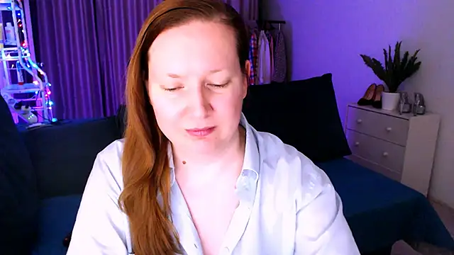 Snapshot of GoddessLara chatting on December 31, 11:06 pm GoddessLara online show from December 31, 11:06 pm