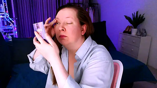 Snapshot of GoddessLara chatting on January 1, 2:09 am GoddessLara online show from January 1, 2:09 am