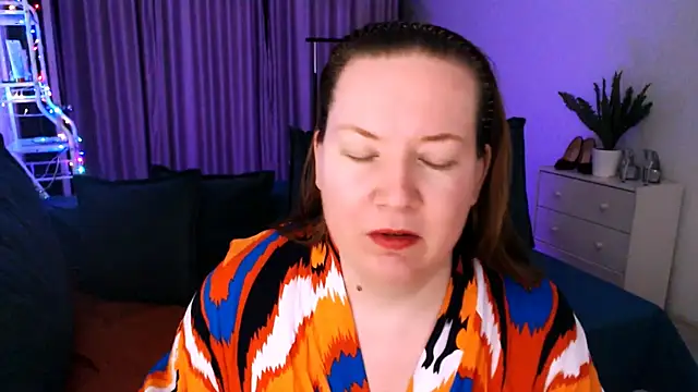 Snapshot of GoddessLara chatting on January 7, 11:35 pm GoddessLara online show from January 7, 11:35 pm