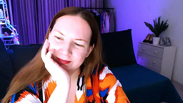 Snapshot of GoddessLara chatting on January 10, 12:27 am GoddessLara online show from January 10, 12:27 am
