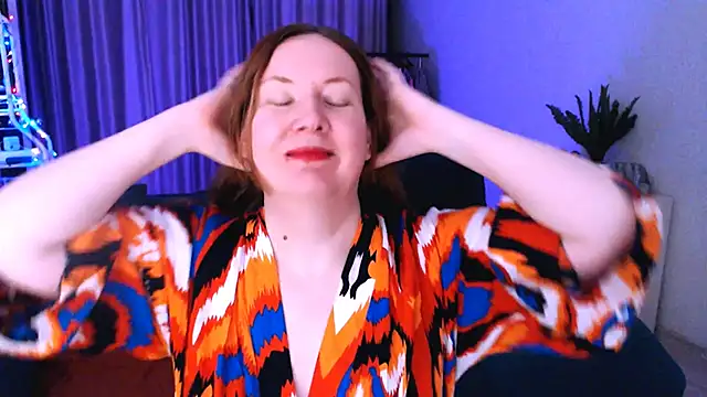 Snapshot of GoddessLara chatting on January 17, 1:15 am GoddessLara online show from January 17, 1:15 am