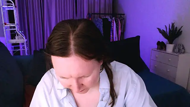 Snapshot of GoddessLara chatting on February 5, 12:10 am GoddessLara online show from February 5, 12:10 am
