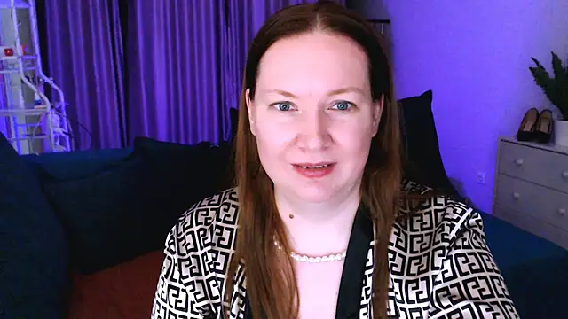 Snapshot of GoddessLara chatting on February 22, 3:45 am GoddessLara online show from February 22, 3:45 am