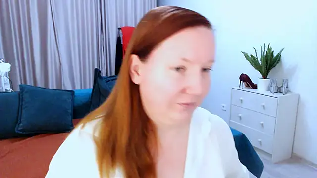 Snapshot of GoddessLara chatting on September 30, 8:36 pm GoddessLara online show from September 30, 8:36 pm