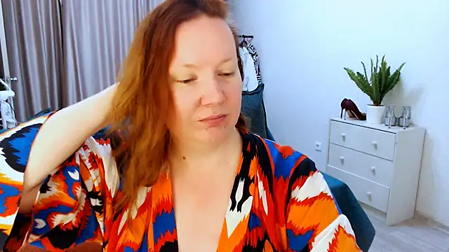 Snapshot of GoddessLara chatting on October 5, 9:02 pm GoddessLara online show from October 5, 9:02 pm