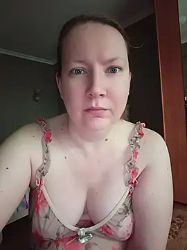Snapshot of GoddessLara chatting on June 24, 1:26 am GoddessLara online show from June 24, 1:26 am
