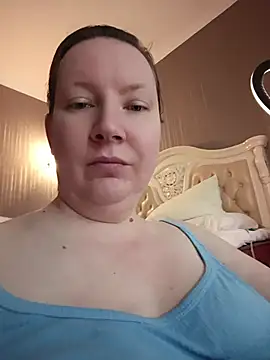 Snapshot of GoddessLara chatting on July 14, 2:27 am GoddessLara online show from July 14, 2:27 am