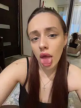 Lisaaan online show from April 12, 4:12 pm