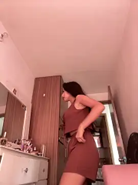 DulceLenns online show from December 4, 6:16 pm