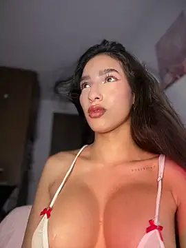 DulceLenns online show from March 25, 7:09 pm