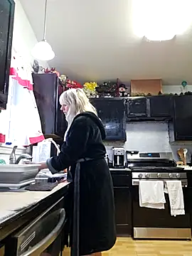 ScarletCallings420 online show from November 6, 7:04 pm