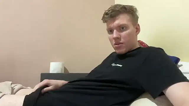 Snapshot of sexybooii6968 chatting on February 20, 2:39 pm sexybooii6968 online show from February 20, 2:39 pm