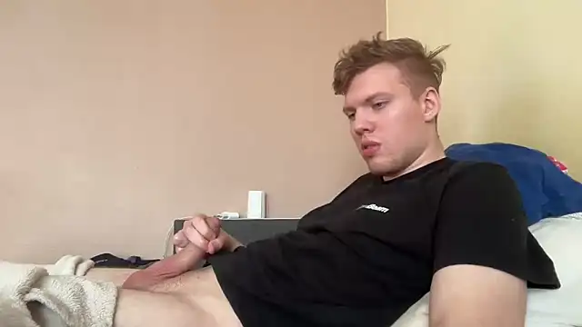 Snapshot of sexybooii6968 chatting on February 23, 1:41 pm sexybooii6968 online show from February 23, 1:41 pm