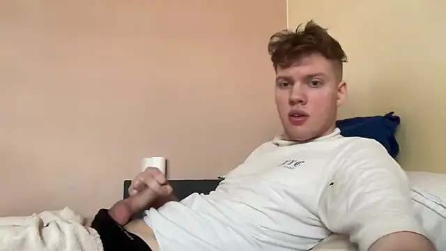 Snapshot of sexybooii6968 chatting on March 4, 9:15 am sexybooii6968 online show from March 4, 9:15 am