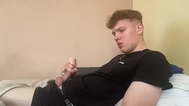 sexybooii6968 online show from June 5, 1:06 pm