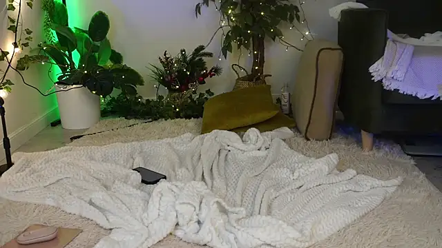 Snapshot of ScarletBlaze chatting on December 19, 9:17 pm ScarletBlaze online show from December 19, 9:17 pm