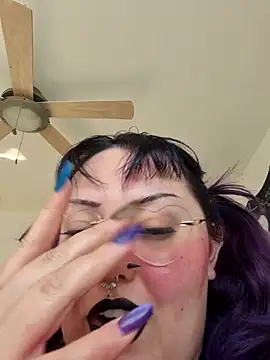Snapshot of Cutegothcrybabyx chatting on June 7, 10:13 pm Cutegothcrybabyx online show from June 7, 10:13 pm