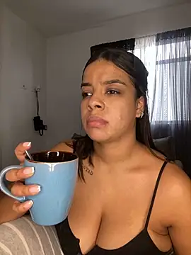 trianawhite online show from December 28, 6:29 pm