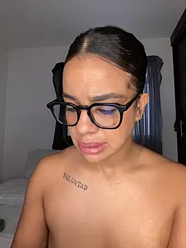 trianawhite online show from December 4, 3:10 pm