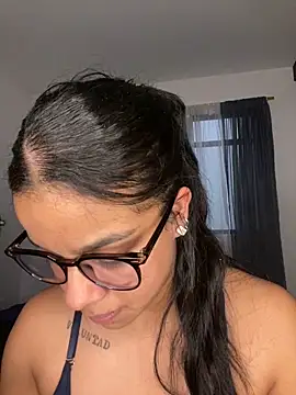 Snapshot of trianawhite chatting on February 5, 10:47 pm trianawhite online show from February 5, 10:47 pm