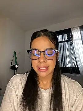 Snapshot of trianawhite chatting on February 18, 3:08 pm trianawhite online show from February 18, 3:08 pm