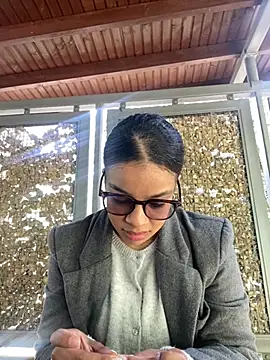 Snapshot of trianawhite chatting on February 19, 4:47 pm trianawhite online show from February 19, 4:47 pm