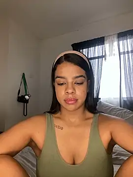 Snapshot of trianawhite chatting on February 27, 3:12 pm trianawhite online show from February 27, 3:12 pm