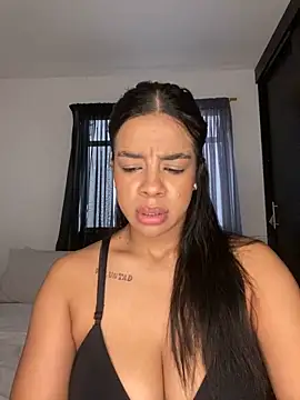 Snapshot of trianawhite chatting on March 3, 3:07 pm trianawhite online show from March 3, 3:07 pm