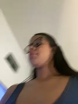 Snapshot of trianawhite chatting on March 4, 3:29 pm trianawhite online show from March 4, 3:29 pm