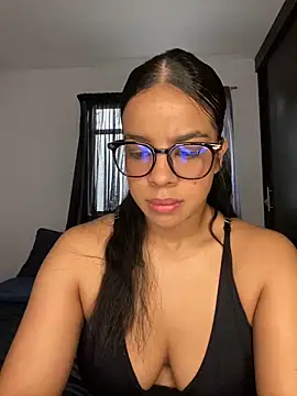 Snapshot of trianawhite chatting on March 5, 3:08 pm trianawhite online show from March 5, 3:08 pm