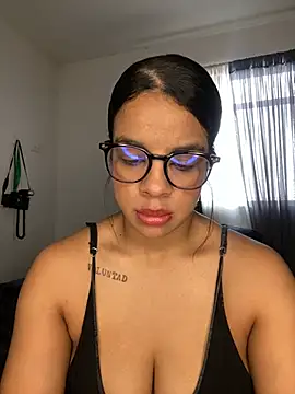 Snapshot of trianawhite chatting on March 10, 3:50 pm trianawhite online show from March 10, 3:50 pm