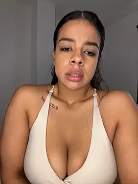 Snapshot of trianawhite chatting on March 30, 4:30 pm trianawhite online show from March 30, 4:30 pm