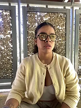 Snapshot of trianawhite chatting on April 1, 4:37 pm trianawhite online show from April 1, 4:37 pm