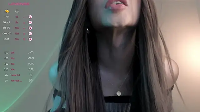 Snapshot of sweetest_bella chatting on December 8, 9:19 pm sweetest bella online show from December 8, 9:19 pm