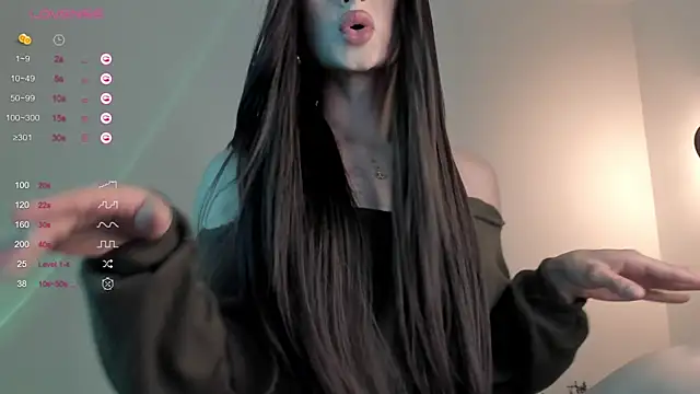 Snapshot of sweetest_bella chatting on December 18, 5:21 pm sweetest bella online show from December 18, 5:21 pm