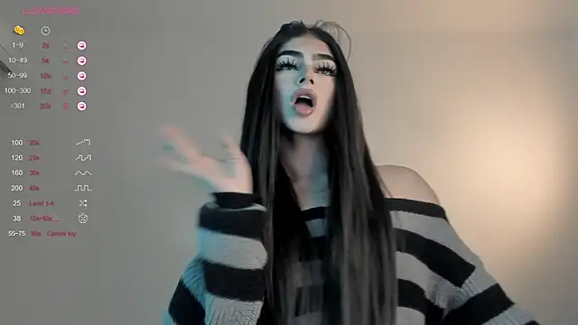 Snapshot of sweetest_bella chatting on January 8, 9:23 pm sweetest bella online show from January 8, 9:23 pm