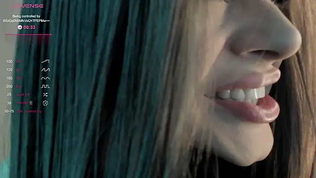 Snapshot of sweetest_bella chatting on January 15, 9:20 pm sweetest bella online show from January 15, 9:20 pm