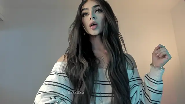 Snapshot of sweetest_bella chatting on February 14, 8:48 pm sweetest bella online show from February 14, 8:48 pm