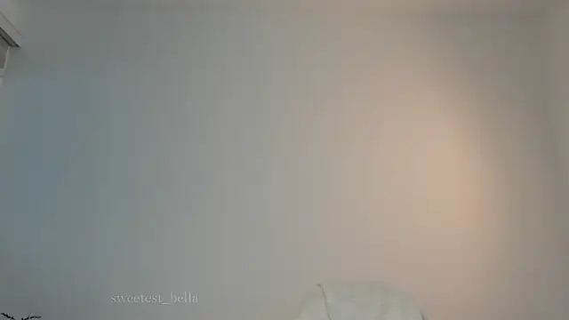 Snapshot of sweetest_bella chatting on March 12, 9:13 pm sweetest bella online show from March 12, 9:13 pm