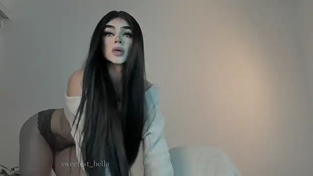 Snapshot of sweetest_bella chatting on March 13, 1:10 am sweetest bella online show from March 13, 1:10 am