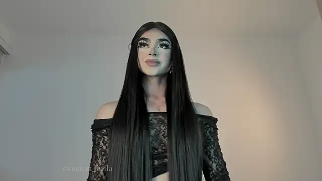 Snapshot of sweetest_bella chatting on March 21, 9:34 pm sweetest bella online show from March 21, 9:34 pm