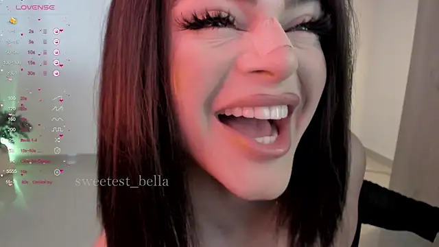 Snapshot of sweetest_bella chatting on December 13, 7:53 pm sweetest bella online show from December 13, 7:53 pm