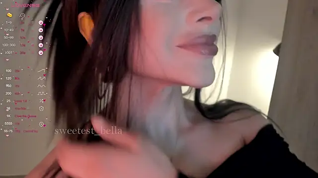 Snapshot of sweetest_bella chatting on December 16, 12:37 am sweetest bella online show from December 16, 12:37 am