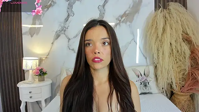 hannahill69 online show from April 7, 4:35 am