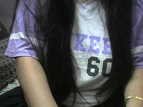 Snapshot of Bold-Radhika chatting on November 18, 2:32 pm Bold-Radhika online show from November 18, 2:32 pm