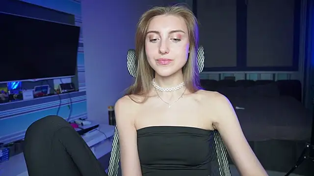 Snapshot of CassiaBlade1 chatting on October 7, 4:26 pm CassiaBlade1 online show from October 7, 4:26 pm