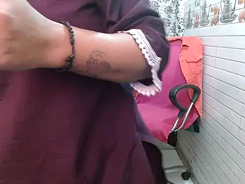 LovingPihu online show from February 14, 5:48 am