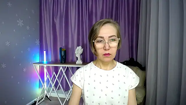 queen a n i online show from November 13, 8:57 am