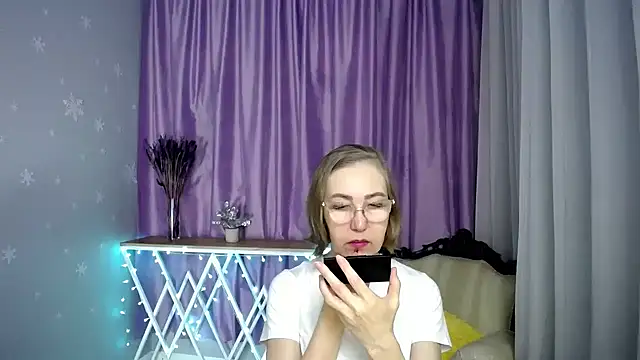 queen a n i online show from March 22, 8:29 am